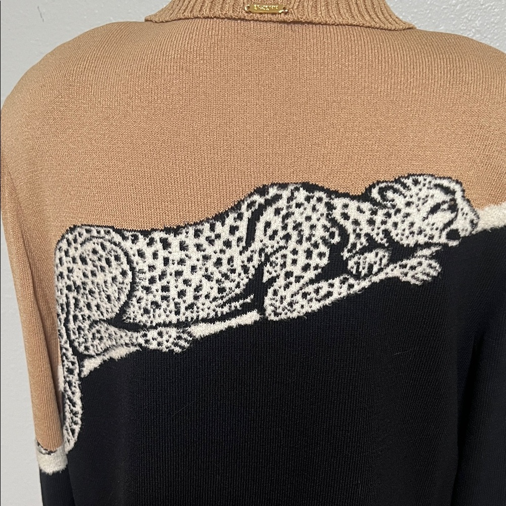 St. John Sport Sweater – Cheetah Detail - Picture 7 of 8
